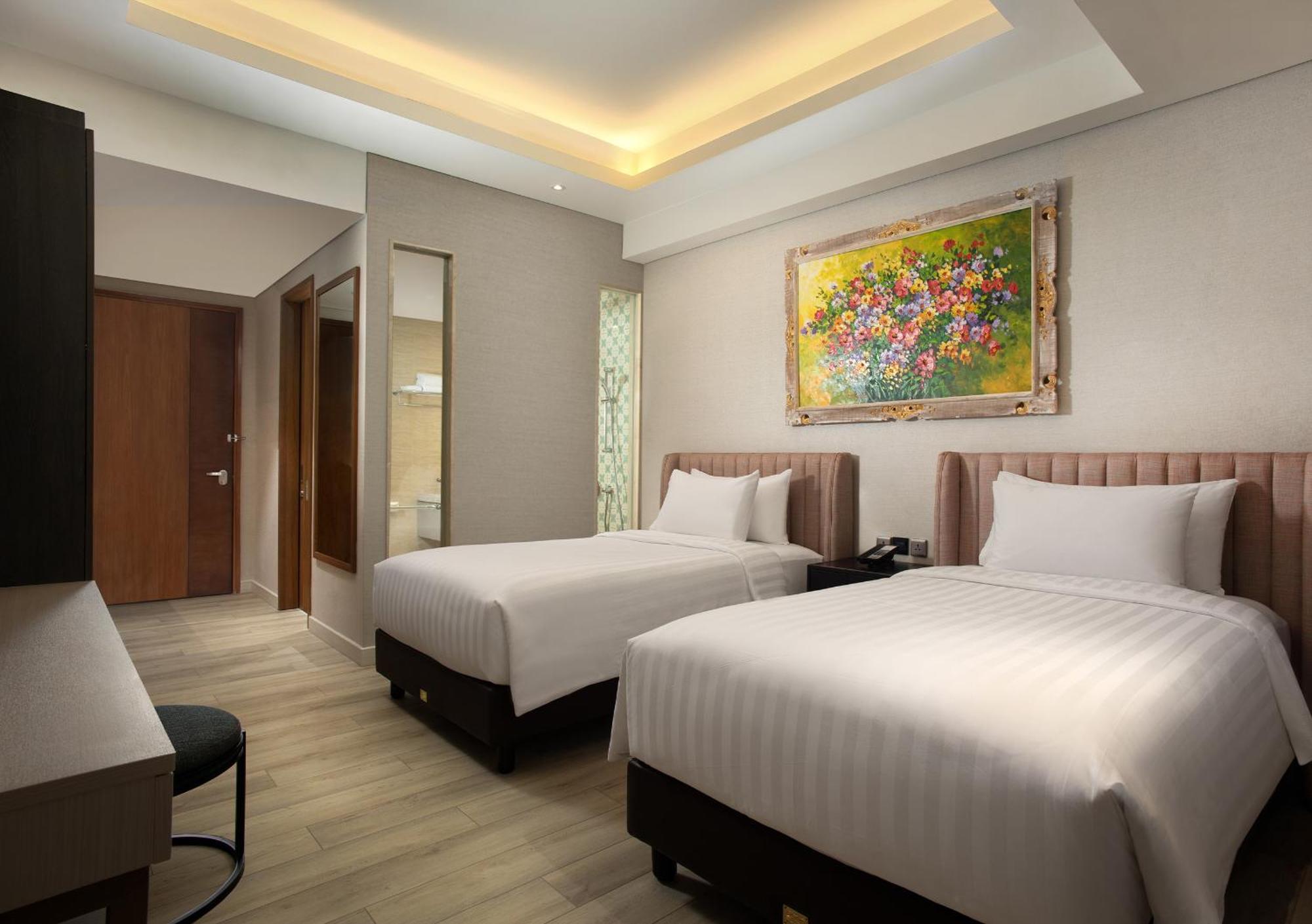 Trembesi Hotel Serpong Exterior foto